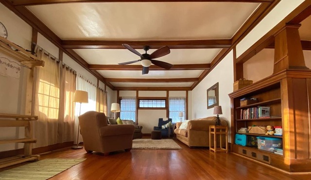 Cozy Craftsman in Melon Capitol awaits your visit!