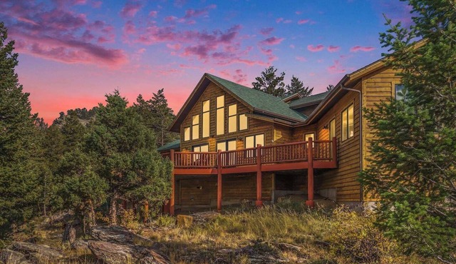 Cozy Estes Park Cabin w/Stunning Mountain Views!