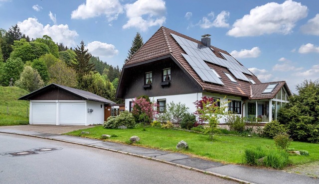 Cozy Holiday Apartment with Private Sauna, Garden, and Sun Terrace