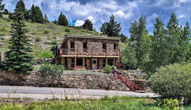Cozy Home w/Deck & Mtn Views, Walk to Casinos