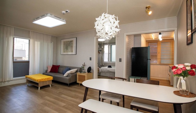 Cozy Seoul Home · 5-min walk to Subway Station · Family sized!
