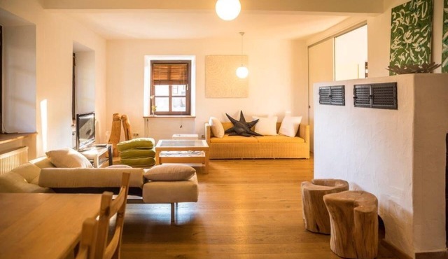 Cozy vacation apartment (84 m²) with tiled stove and unique ambience