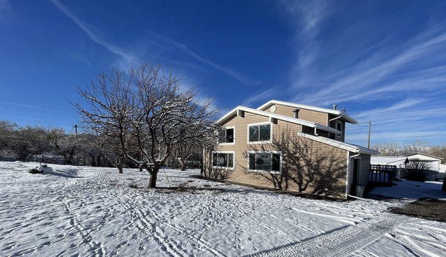 Creekside 4 bedroom / 3 bath home just minutes from Powderhorn Ski resort