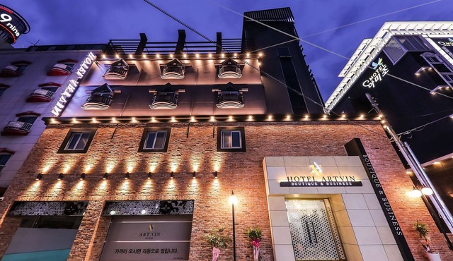 Daejeon Jungri Hotel Art Bin