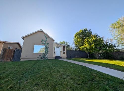 Denver Oasis 5BR Home with Hot Tub, Sleeps 16