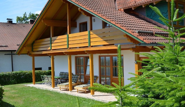 Detached vacation home with three bedrooms and balcony