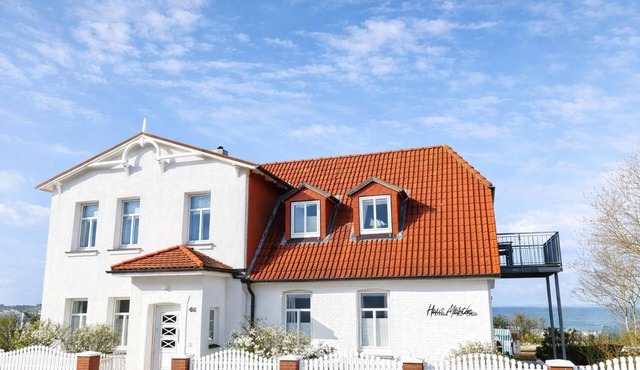Die Wohnung Martha Wurde 2020 Komplett Renoviert und neu Eingerichtet . Sie Haben Einen Wunderschönen Blick in den Gepflegten Garten und auf das Wattenmeer