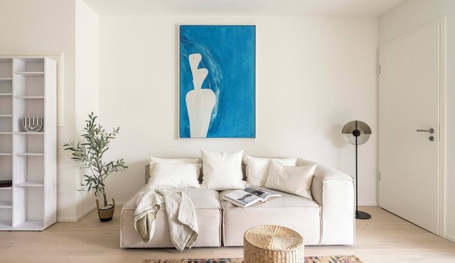 Discover the "Holiday" - Where City Living Meets cozy Tranquility!