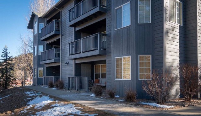 Dog Friendly-5 min walk to downtown #3169