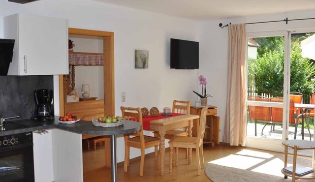 Dog-friendly and barrier-free bright vacation apartment with garden
