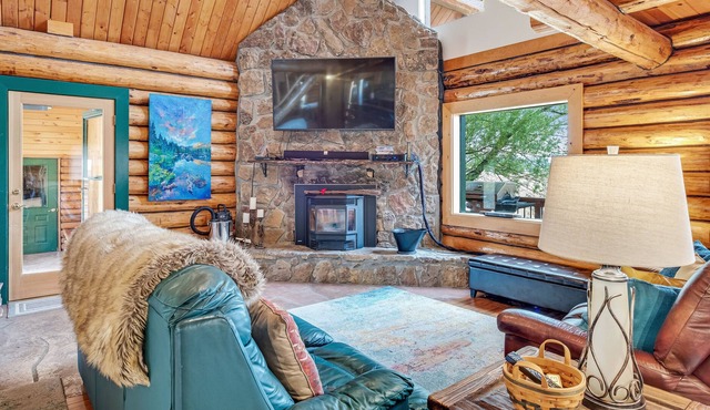 Dog friendly log cabin with mountain views and hot tub
