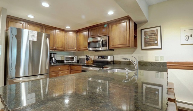 Dog Friendly Ski In/Ski Out Condo With Amazing Location! CM336