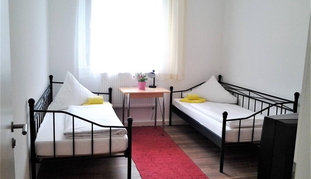 Double room-Shared Bathroom-Zi 1-2-3 (1.OG.)