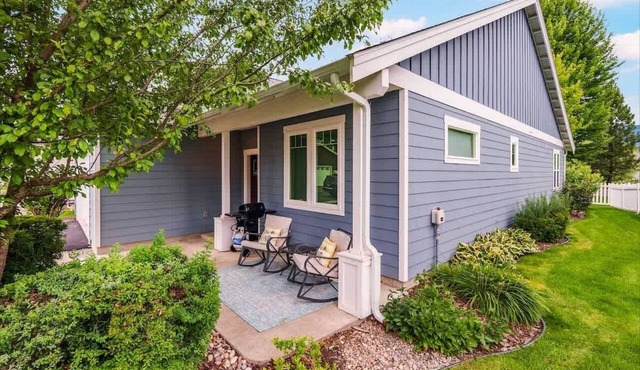 Dover Bay Retreat | Dogs OK | BBQ & Outdoor Seating