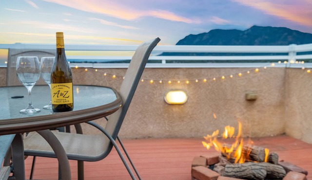 Downtown Townhome | Rooftop Deck | Pet Friendly