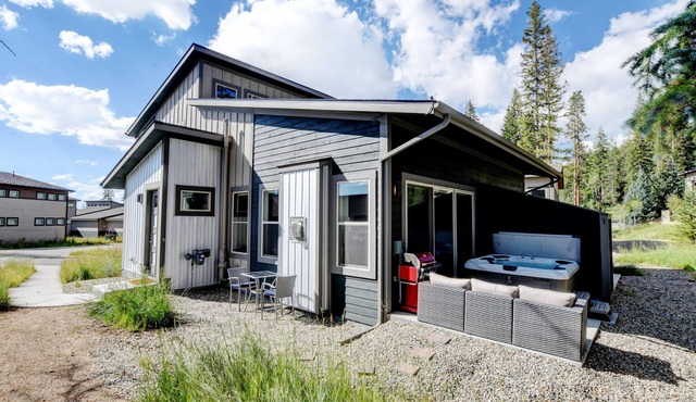 Downtown WP Cabin 28 I Private Hot Tub I Great Views I Bunk Room I Discounted Attractions