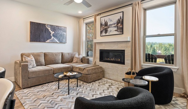 Downtown WP Chalet 9 I Private Hot Tub I Great Views I Bunk Room I Desk I Discounted Attractions