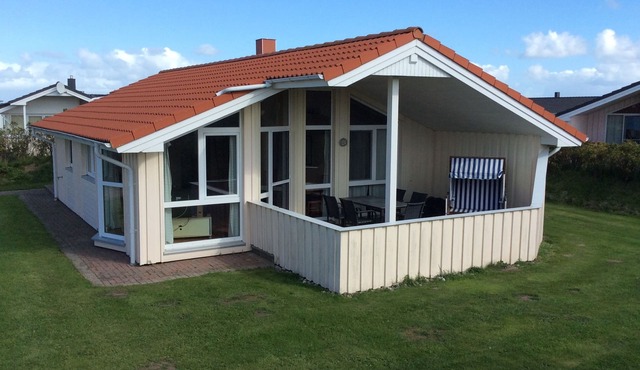 Dream vacation home directly on the North Sea coast only 150m from the beach with sauna, wood-burning stove