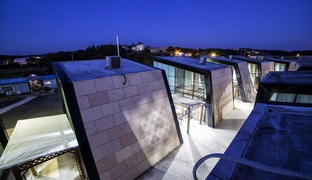 EL house