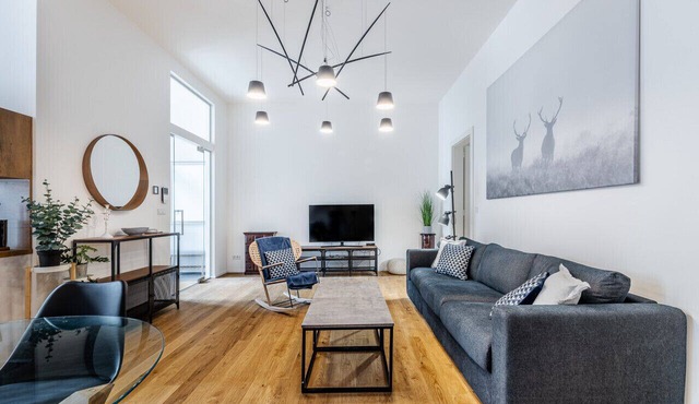 Elegant 2BR Apartment with Paid Parking by EasyBNB Premium
