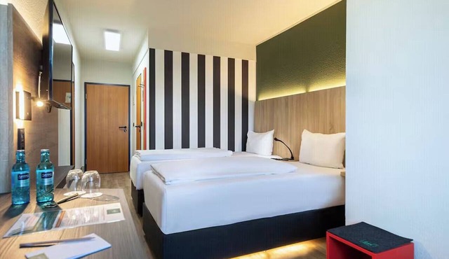 Elegant Business Escape |Twin Room | Easy Downtown Access | Pets Welcome