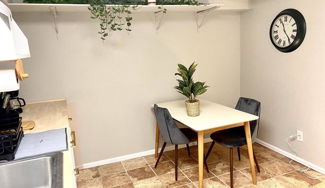 Entire Apartment Walking Distance to Sloans Lake, West Highlands, Tennyson!