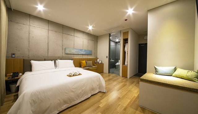 EPOCHE HOTEL