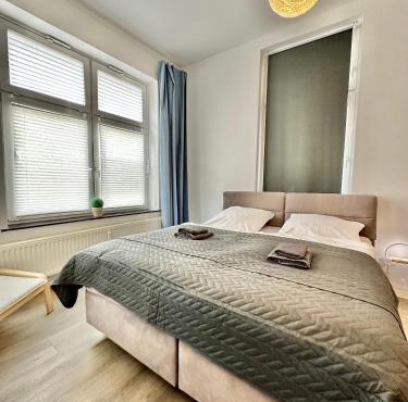 Erholsame City-Erdgeschosswohnung mit Veranda, Grill und Parkplatz D46EG