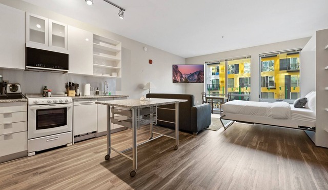 Escape to a Beautiful Oasis Just Moments from Kauffman Stadium 338