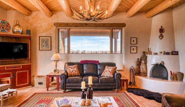 Estrella Vista Retreat - Views, Hot Tub & Patio