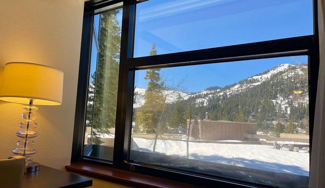 EV-244: Valley View King Room. Ski-in/Out, Golf, Pools, A/C, Spa