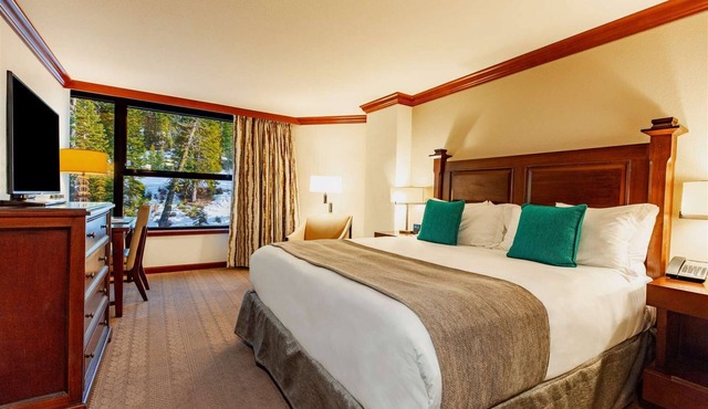 Everline Resort & Spa Deluxe King Room Forest View