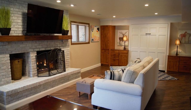 Executive Fully Furnished 1000+ sf 1 Bedroom Garden Level Guest Unit