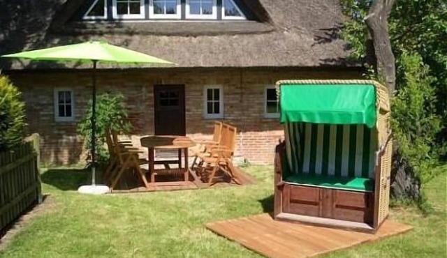 "Experience family happiness at Lüntsches Schloss - your dream vacation awaits!"