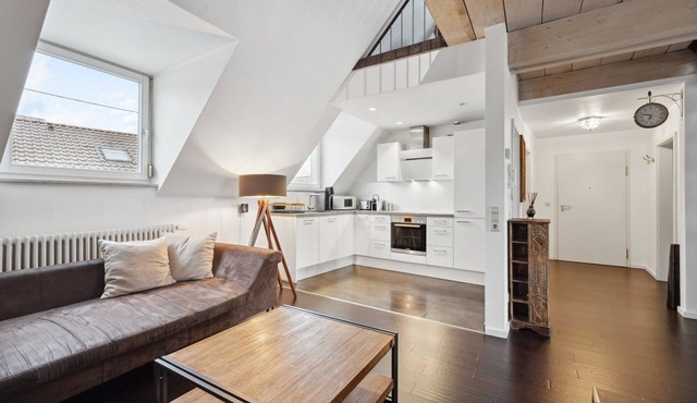 EXQUIS 2.5BR Maisonette JACOBSEN I Centre I AirCon I Home Office i Balcony