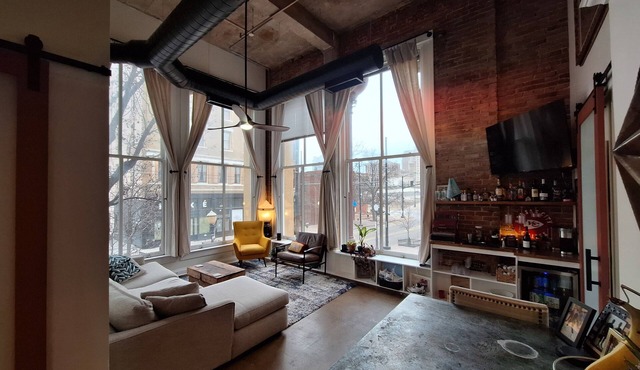 Fabulous 2-bedroom condo with AC in Kansas City