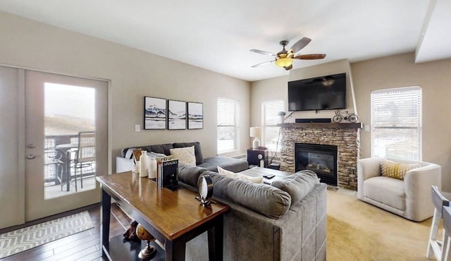 Family-friendly condo w/mountain & valley views, WiFi, shared pool, hot tub