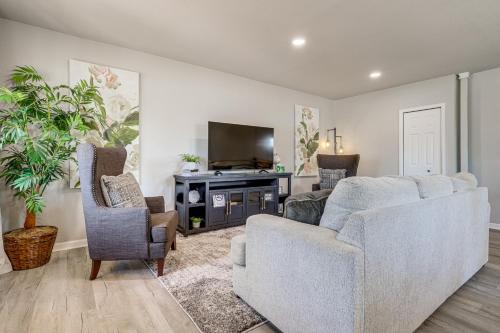 Family-Friendly Home, 3 Mi to Arkansas Riverwalk!