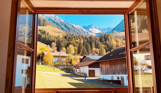Family-friendly vacation apartment for mountain lovers with panoramic views.