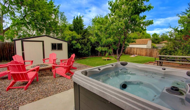 Family Fun: Hot Tub & Game Room!