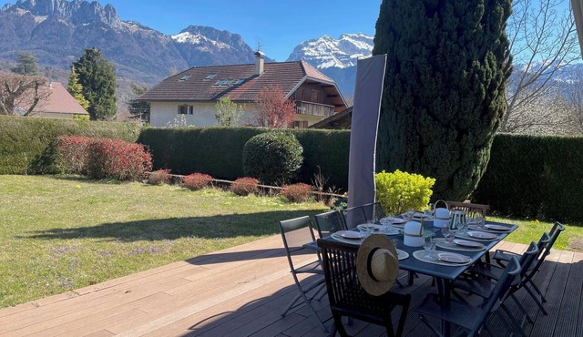 Family home for 10 people Lake Annecy, 300 m away Garden & Patio