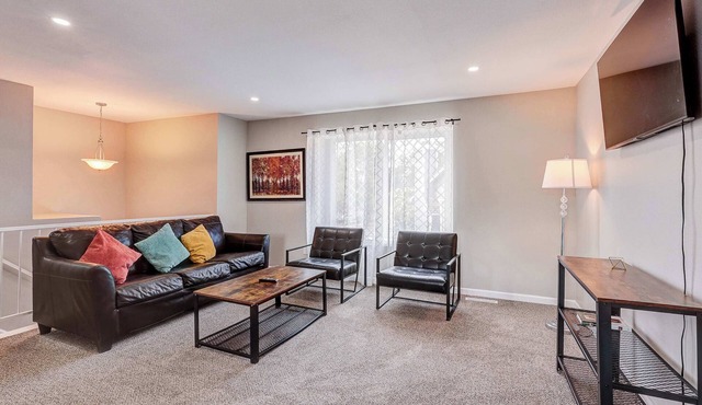 Family Home with Large Yard near Quincy reservoir