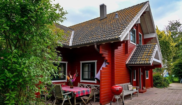 Family vacation in a cozy Swedish-style house with a spacious garden