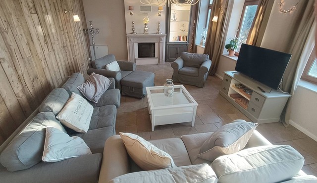 Farmhouse on Fehmarn: Premium comfort for 10 with garden & wood-burning stove
