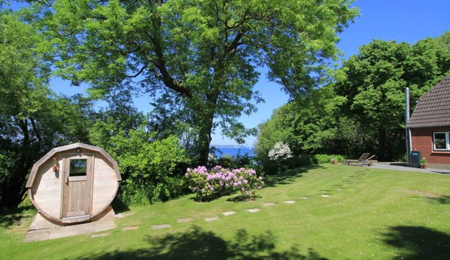 Favorite place: Beach house on Mühlendamm with sea view, garden, oven and sauna