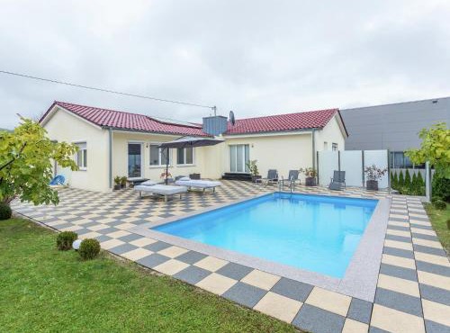 Ferienhaus in Markdorf mit Pool