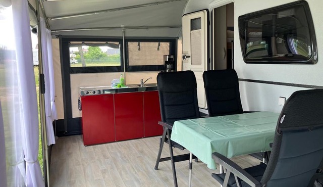 Ferienunterkunft Mietwohnwagen mit Dusche und WC Typ Storch