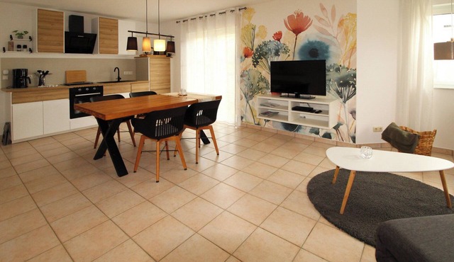 Ferienwohnung (75qm) mit 2 Schlafzimmern, Wohnküche und Südterrasse