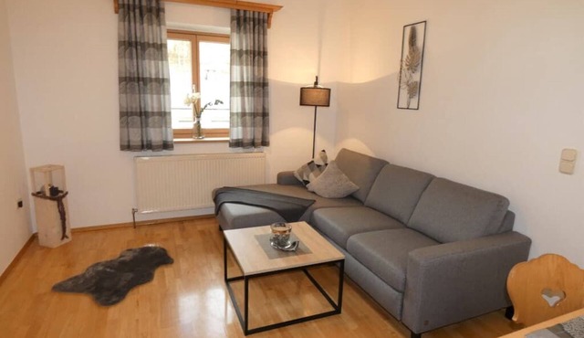 Ferienwohnung (60qm) mit Balkon, WLAN und Parkplatz