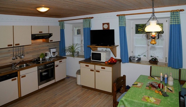 Ferienwohnung mit kleiner, überdachter Frühstücksterrasse
